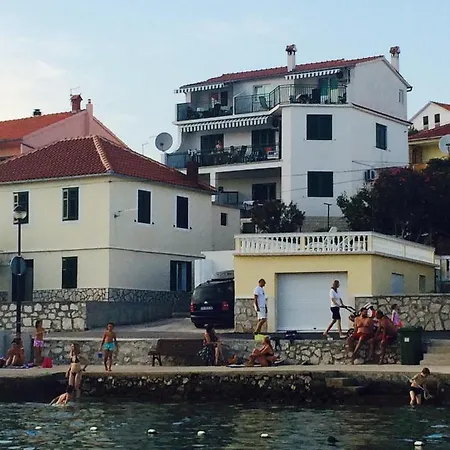 House Klarin شقة يزيرا